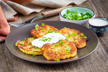 Potato pancakes with sour cream, Ukrainian pellet, a traditional dish, tatsy food