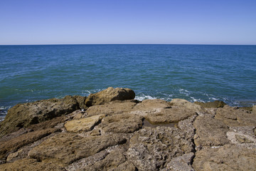 Fototapeta na wymiar waves of sea and rocks