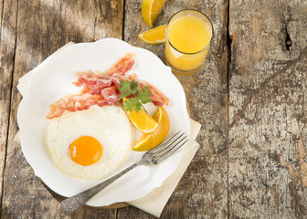 Fried egg with bacon