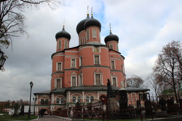 A great Cathedral in honor of Donskoi icon of the mother of God (1684-1698 years)  in Moscow