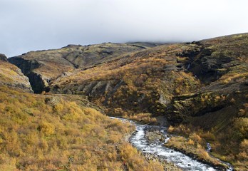 Chute d'eau de Glymur, vue sur le canyon en Islande