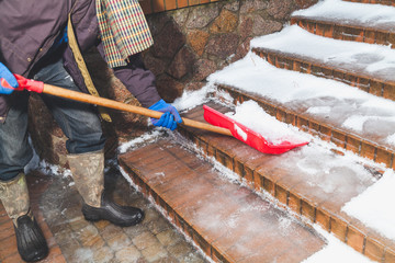Cleaning of stair steps from plastics snow shovel