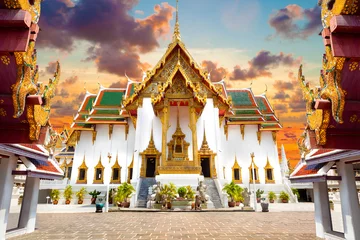 Zelfklevend Fotobehang Palacio real en  Bangkok ,Tailandia.Templos y arquitectura en Asia.Paisaje de atardecer.Viajes y turismo  © C.Castilla