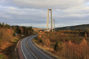 A bridge in northen Sweden an early autumn morning