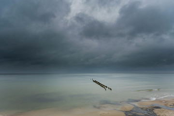 The sea, the abandoned piers