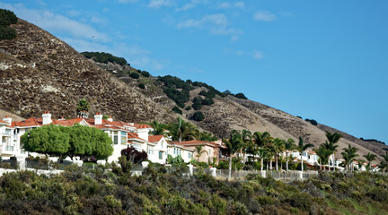 Fototapeta na wymiar Pismo Beach, California homes embedded in coast mountains hillside.