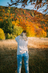 girl taking shoots of nature on autumn day 