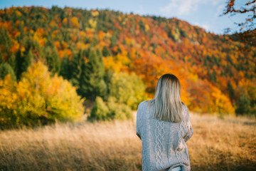 girl taking shoots of nature on autumn day 