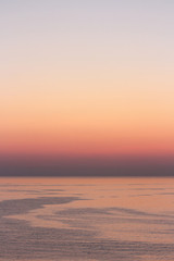 朝焼けの海