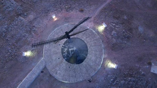 Molinos de viento de Alcazar de San Juan desde el aire. Villa de la provincia de Ciudad Real situada en el centro de Espa&ntilde;a, en el coraz&oacute;n de la Mancha