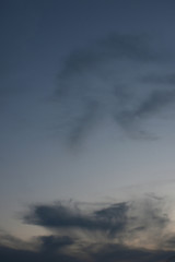  青空と雲「空想・雲のモンスターたち」（フエードアウト、何かが蠢く、消えかかる、次第に消え始めるなどのイメージ）