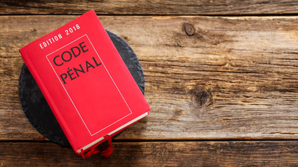 code pénal 2018 (fond bois)