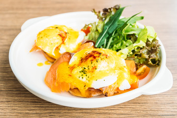 Eggs benedict with smoked salmon