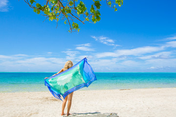 Modèle sur la plage de Matira à Bora Bora