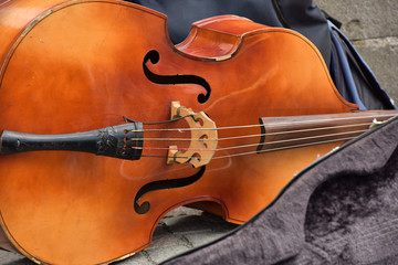 Obraz premium Old cello. A street musician. A cello game.Playing the cello.