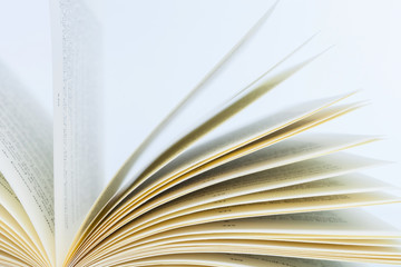 offenes Buch Seiten blättern