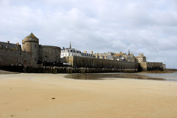 Fototapeta na wymiar Saint-Malo - Les Remparts