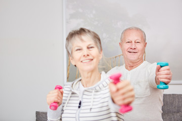 Senioren Paar macht Sport