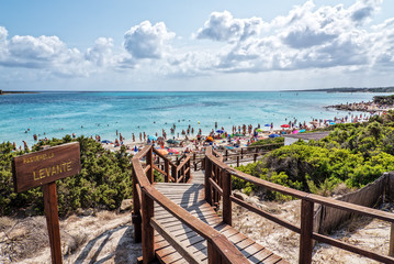 Obraz premium Düne Stintino Zugang Holztreppe Passerella Levante