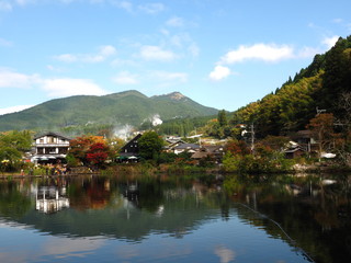 Fototapeta premium 湯布院の秋 金鱗湖