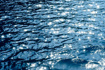 Erfrischung, Entspannung, See, Meer, Wasseroberfläche mit Lichtreflexion, Spiegelungen :)