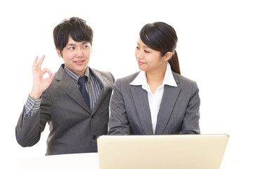 笑顔のビジネスマンとOL