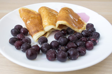 pancakes with berries