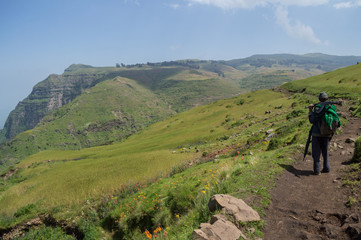 Obraz premium Hiking in the Simien Mountains with Scout, Ethiopia