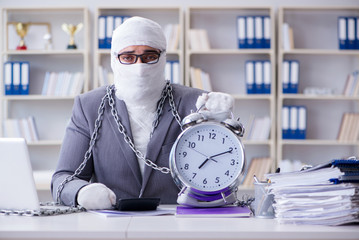 Bandaged businessman worker working in the office doing paperwor