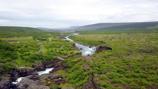 Island Barnafossar und Hraunfossar Wasserfall