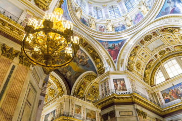 Fototapeta na wymiar St. Petersburg, Russia, August 16, 2017: View inside St. Isaac's Cathedral