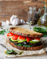 sandwich with grilled vegetables and pesto sauce