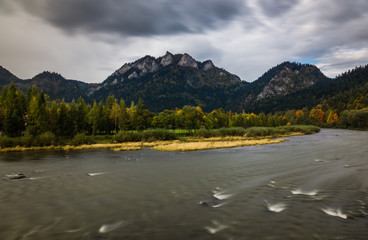 Three Crowns peak and Dunajec river in Pieniny mountains at autumn, Poland © Artur Bociarski
