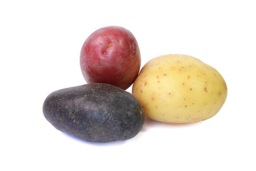Pommes de terre jaunes, rouges et bleues
