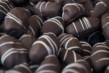 Dark and white pralines