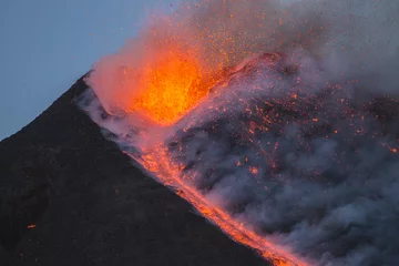 Wandcirkels tuinposter Eruption of Etna Volcano in Sicily,Italy © Wead