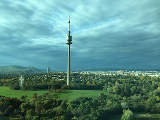 Naklejka premium Turm im Park