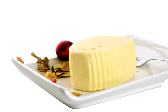 Beurre de No&ecirc;l dans son plat en porcelaine