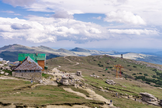 Aussicht &uuml;ber Gipel, Berge und Haus