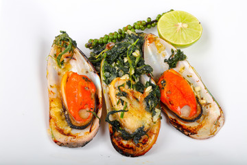 Baked mussels with spinach