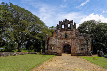 Ruins of Ujarr&aacute;s. In the year 1822 destroyed an earthquake the church of Ujarr&Atilde;&iexcl;s and the rest of the town. Only the ruin of the church remained.