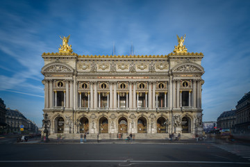Fototapeta na wymiar La opera de Paris