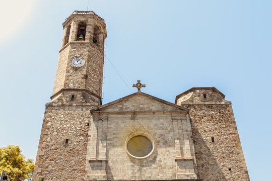 facade of the church of Saint Vincent de Sarria in Barcelona
