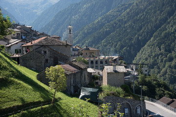 Fototapeta na wymiar Italienisches Bergdorf in den Alpen