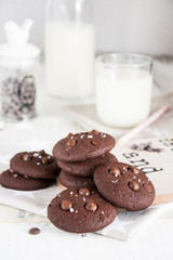 Dark chocolate cookies and milk