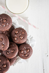Dark chocolate cookies and milk