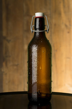 Bottiglia di birra artigianale fresca