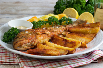 crispy fish with potatoes chips