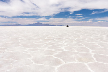 Fototapeta na wymiar Uyuni salt flat / Salzwüste Uyuni / Salar de Uyuni