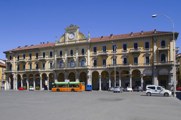 Obraz premium Alessandria Piazza Garibaldi con Palazzo Piemonte Italy Palace in Garibaldi Square in Alessandria Piedmont Italy 